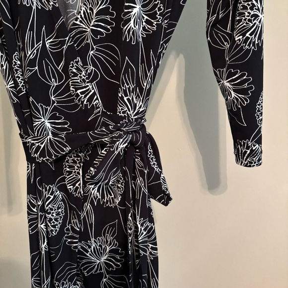 Banana Republic Charcoal and White Floral Dress - Picture 3 of 9